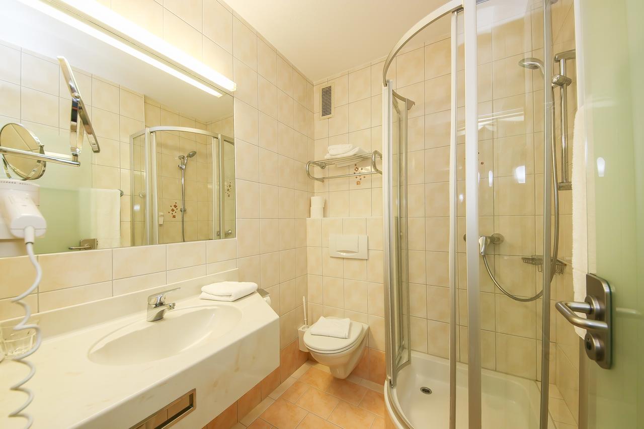 Hotel Dax โลเฟอร์ ภายนอก รูปภาพ
