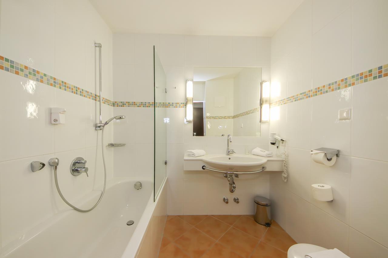 Hotel Dax โลเฟอร์ ภายนอก รูปภาพ